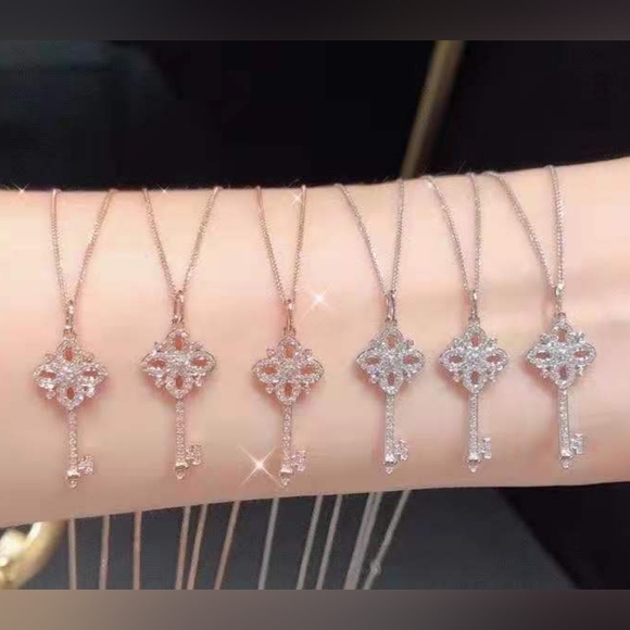 Sterling silver diamond key necklace - Picture 5 of 8